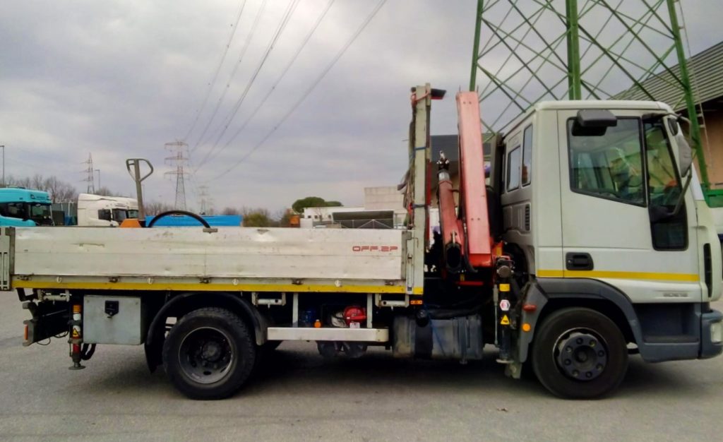 Mezzo 41 Motrice Gru fino a 20 q.li. con pianale di 3.60 mt. x 2.30 mt. con portata utile di 24 q.li - Utilizzato per trasporto merci e smaltimento rifiuti