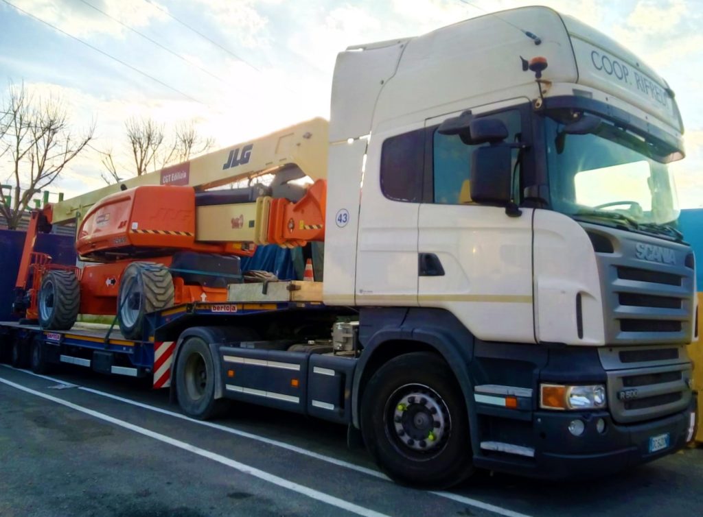 Mezzo 43 Bilico carrellone con rampe per traporto mezzi industriali e da cantiere
