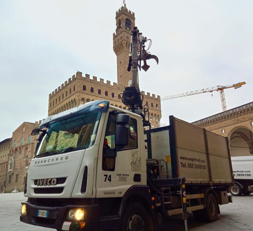 Mezzo 74 - Ragno 2 assi. Utilizzato per ragnatura e trasporto rifiuti