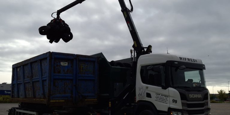 Carico gomme usate per conferimento impianto