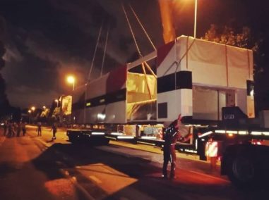 Sollevamento e carico notturno macchinario direzione Svizzera