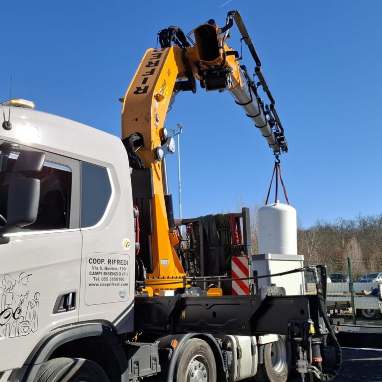 Sollevamento e posizionamento silos